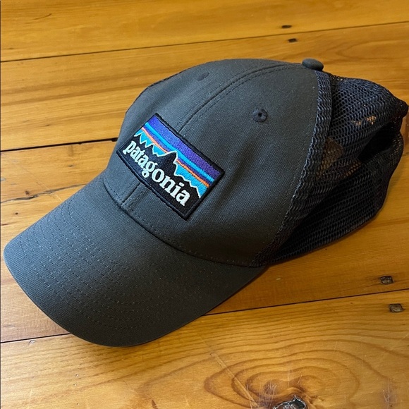 PATAGONIA P6 Logo Patch Trucker Hat Snap Back Mesh Mens Unisex Gray Black - Picture 2 of 6